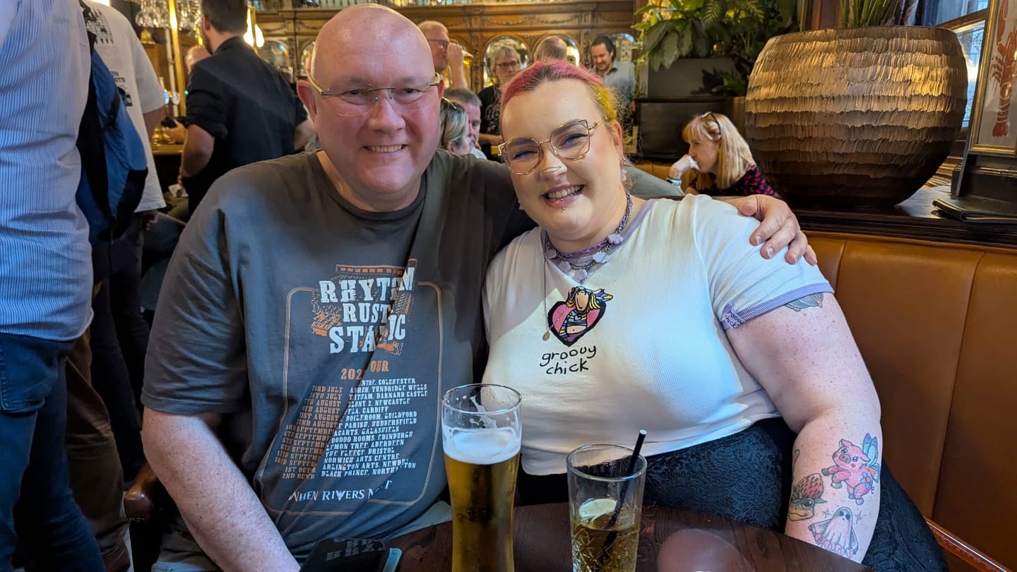 Customer photo review of DUDES RHYTHM RUST & STATIC TOUR T~SHIRT