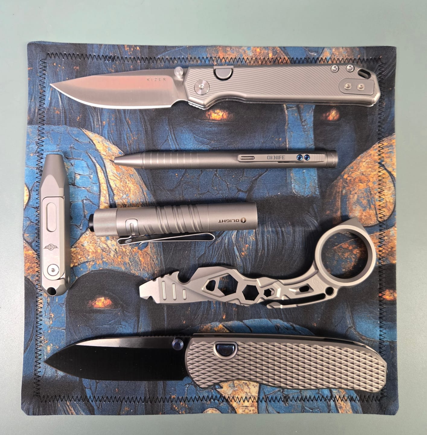 Customer photo review of Kizer Drop Bear Zero Diamond Titanium Timascus Hand-Brushed DLC Elmax | Blade District Exclusive