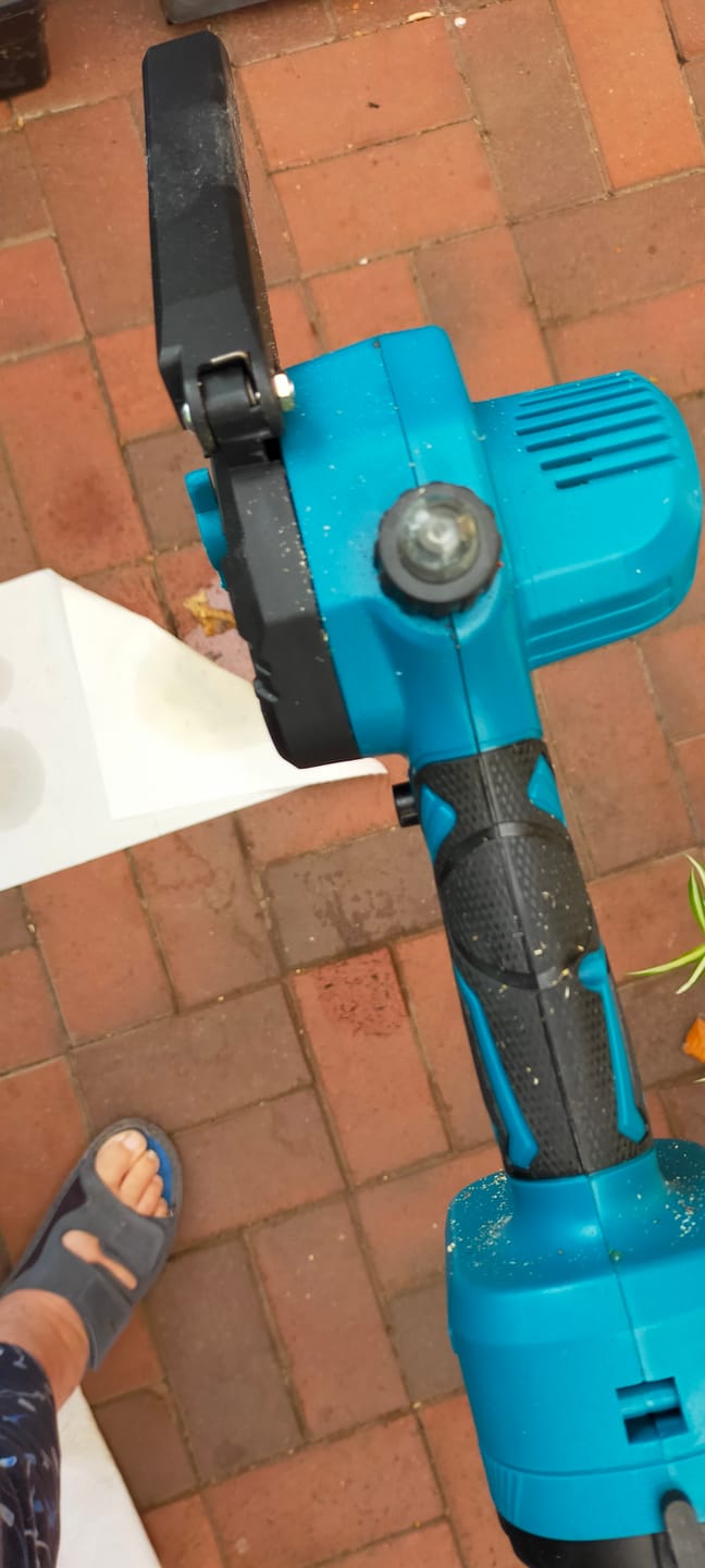 Customer photo review of 4-in-1 Akku Hochentaster Set 600W, Teleskopstange 1,05-1,7 m, Arbeitshöhe bis 4 m, 6 Zoll Mini-Kettensäge & Gartenschere, mit 2x 2,0Ah Akku