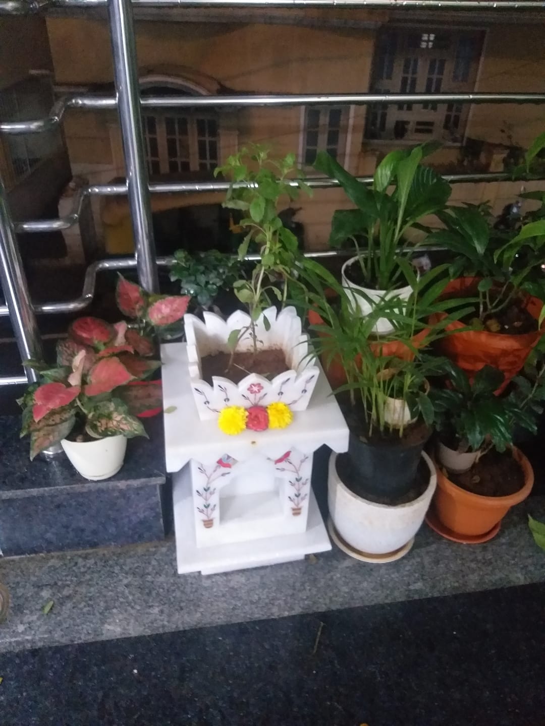 Customer photo review of Marble Tulsi Pot, White Inlay (Small) - Handicraft Bazaar