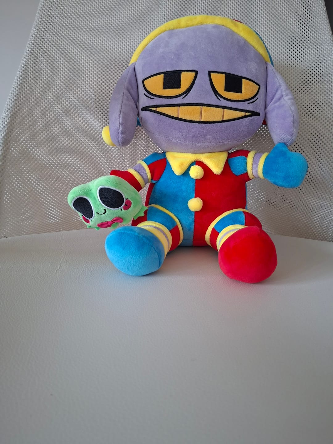 Customer photo review of Pomni-Suit Jax Plush