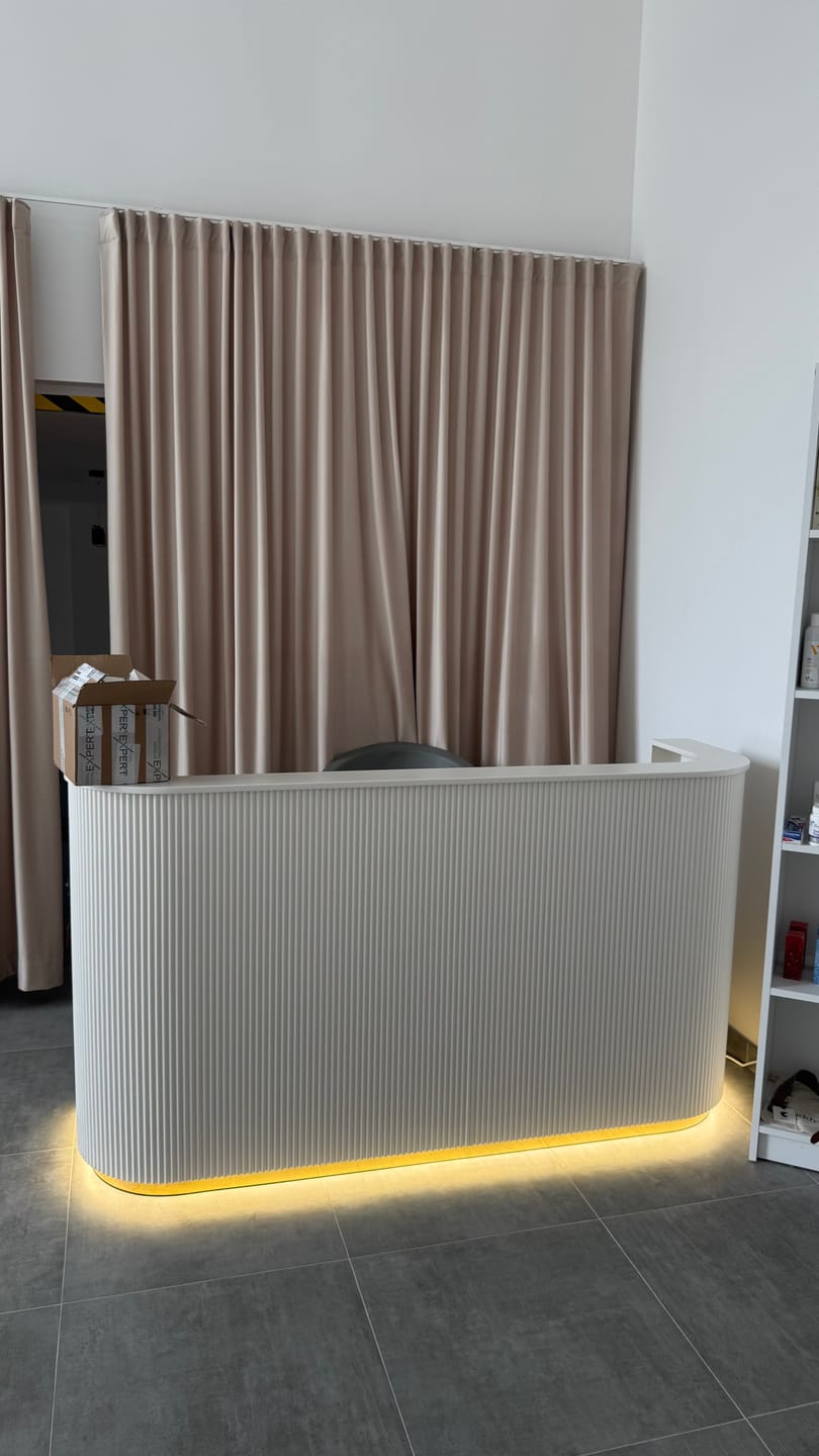 Customer photo review of OUTLET 43 - Recepcja kosmetyczna Averne LED – lada recepcyjna do salonu 180cm - Biały