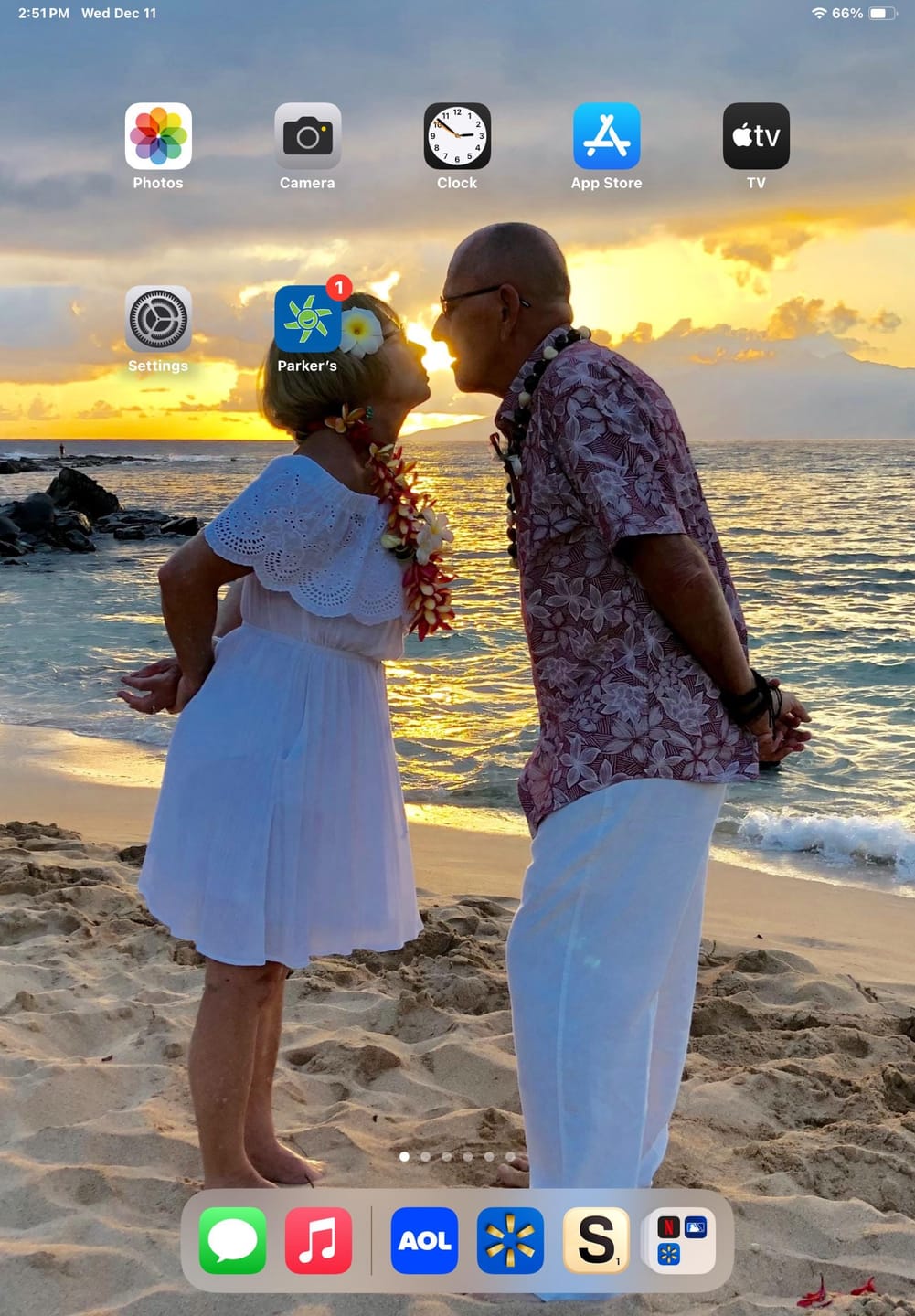 Customer photo review of Love Tree-Shaped Wedding Commemorative Coin Anniversary Gift
