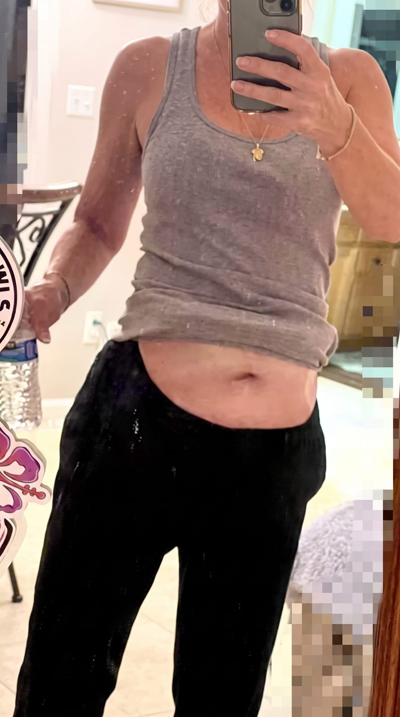 Customer photo review of BellyGap™ — Riñonera con estampado de barriga