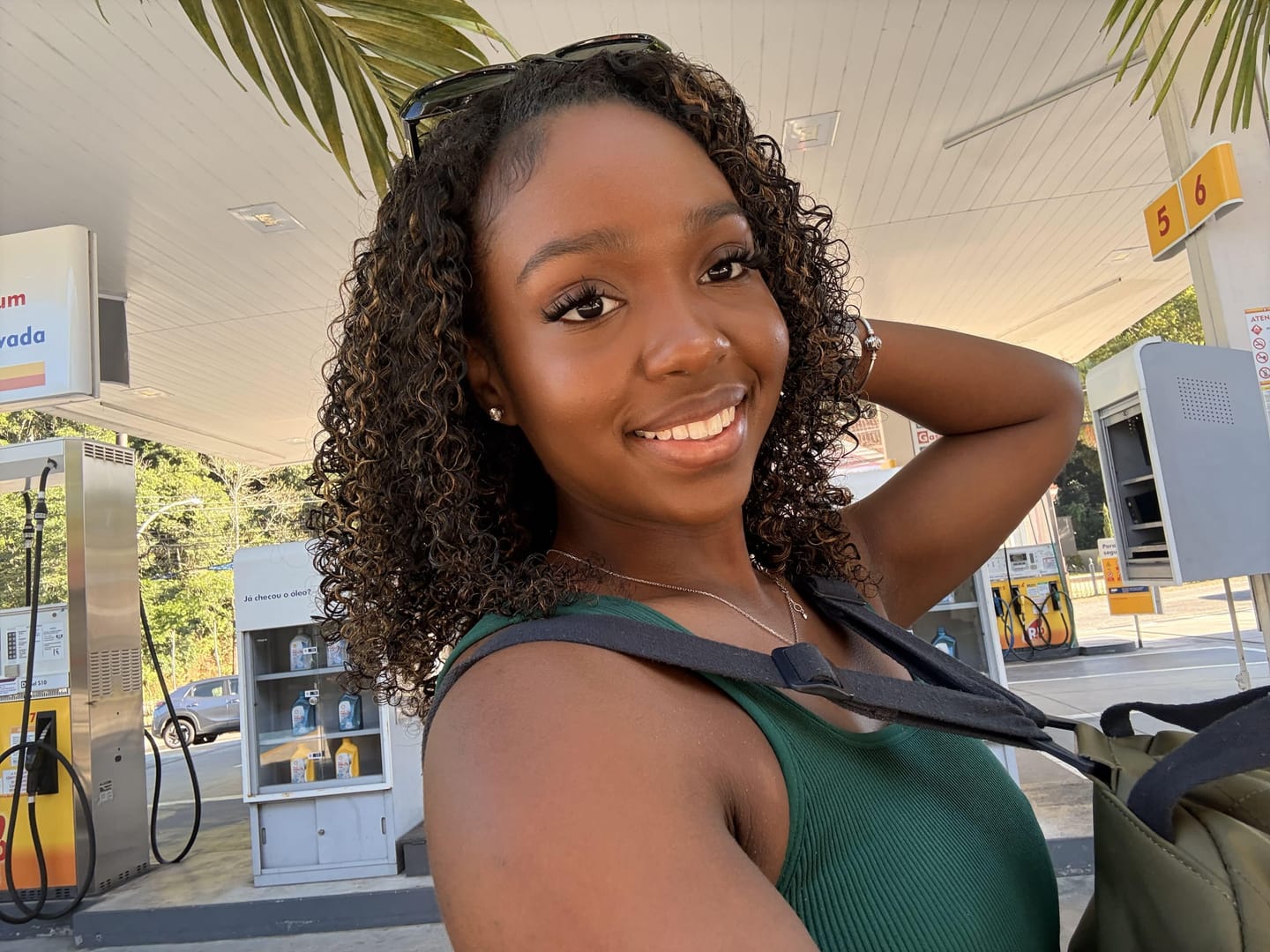 Customer photo review of AlwaysAmeera Same Wavymy TikTok Viral Pre-cut Lace Wear Go Casual Blonde Highlights Water Wave Minimalist 7x5 Lace Wigs Dome Cap Glueless with Natural Hairline Wig