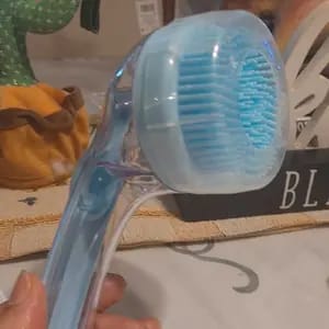 Customer photo review of Spazzola 2-in-1 per Bagno e Toelettatura con Dispenser Sapone