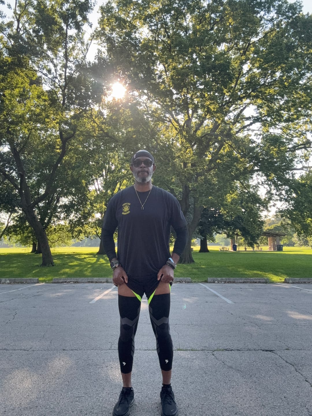 Customer photo review of Compression Sleeves V2 for Knees and Legs