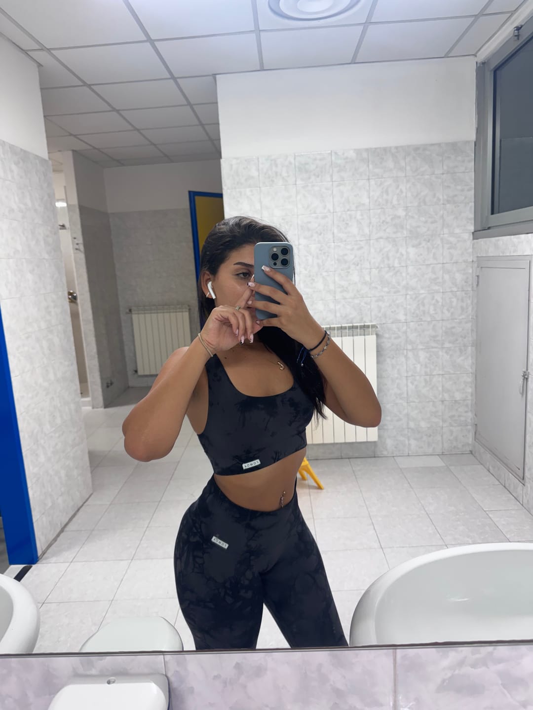 Customer photo review of Completo Onyx Oblio Nero Grigio (Top + Leggings)