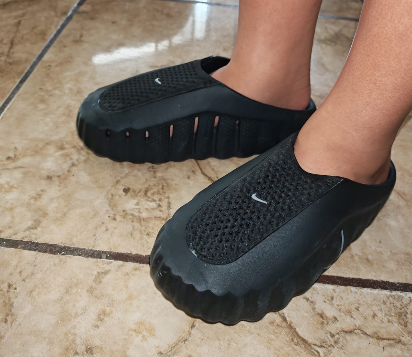 Customer photo review of Nike Mind 001 Negro | Mules de Recuperación