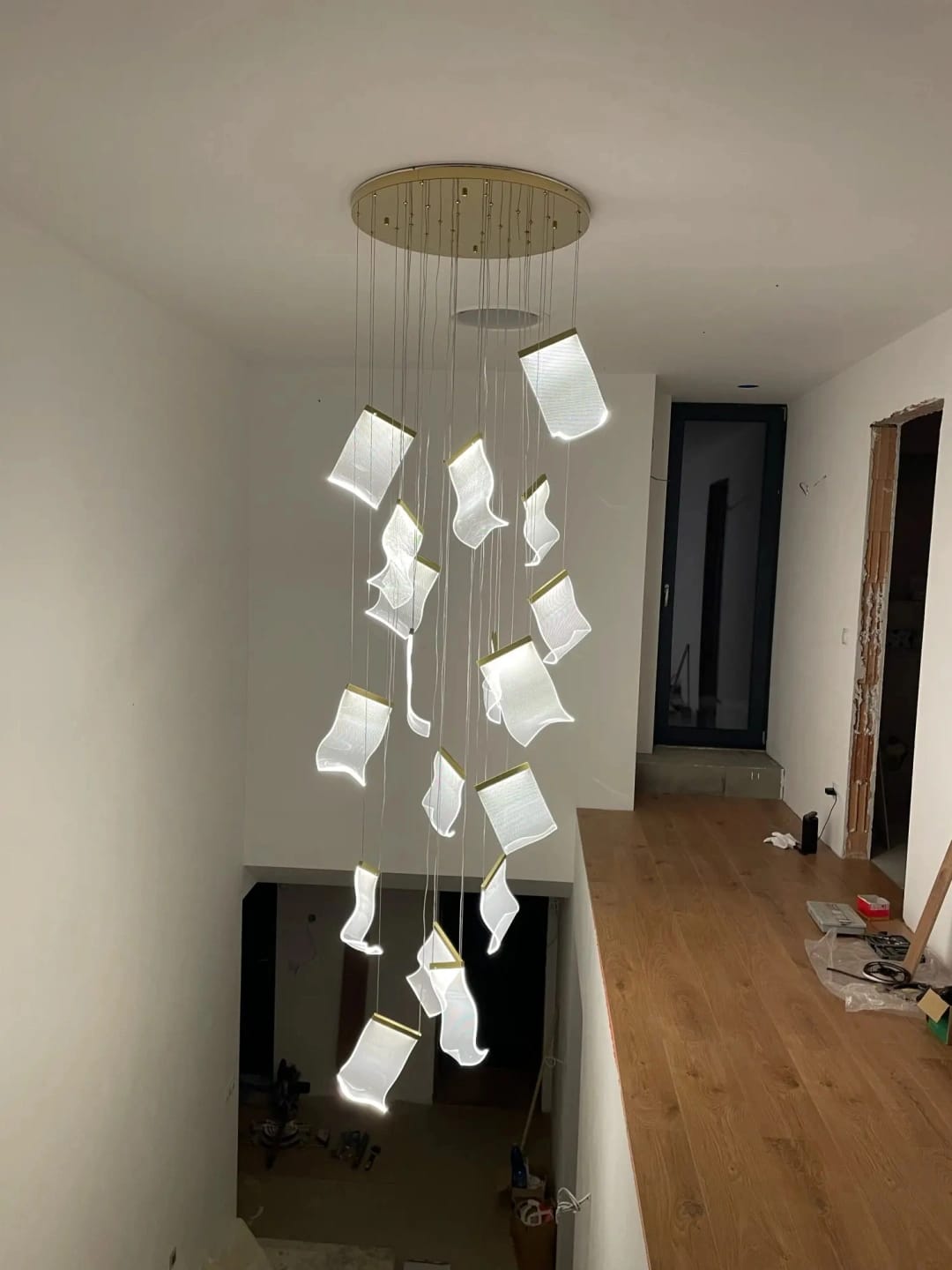 Customer photo review of Empress Gold Chandelier for Stairwell, Acrylic Panes, 225 cm