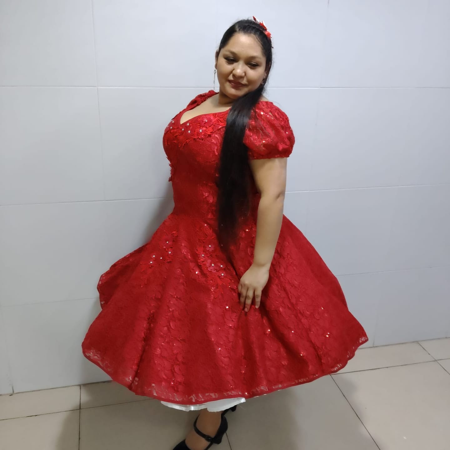 Customer photo review of Vestido de Gala Folklorico Encaje Rojo