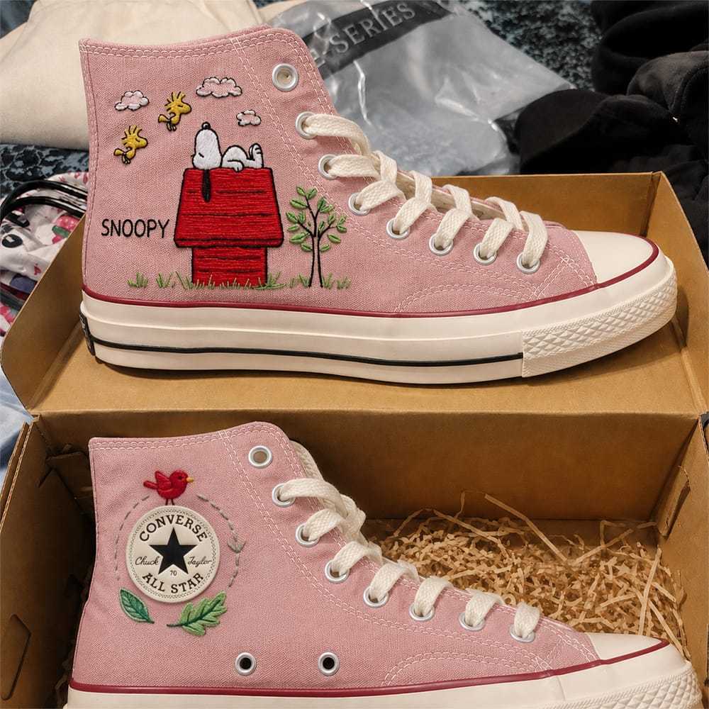 Customer photo review of Snoopy Hand-Embroidered Converse Chuck Taylor 1970s - All Star Classic - AZ26150705