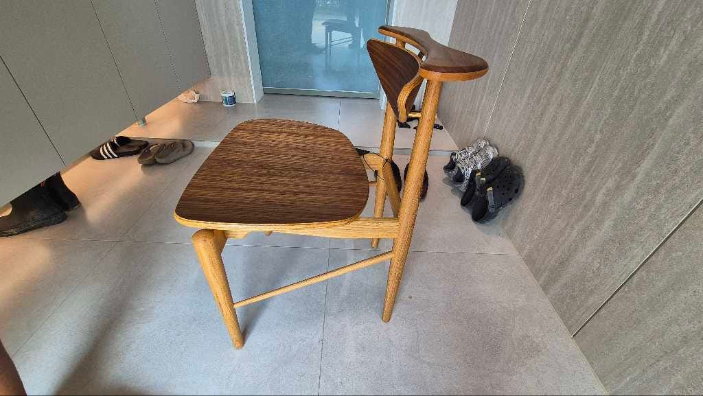 Customer photo review of THE READING CHAIR W/ SEAT IN VENEER (FJ 5311)