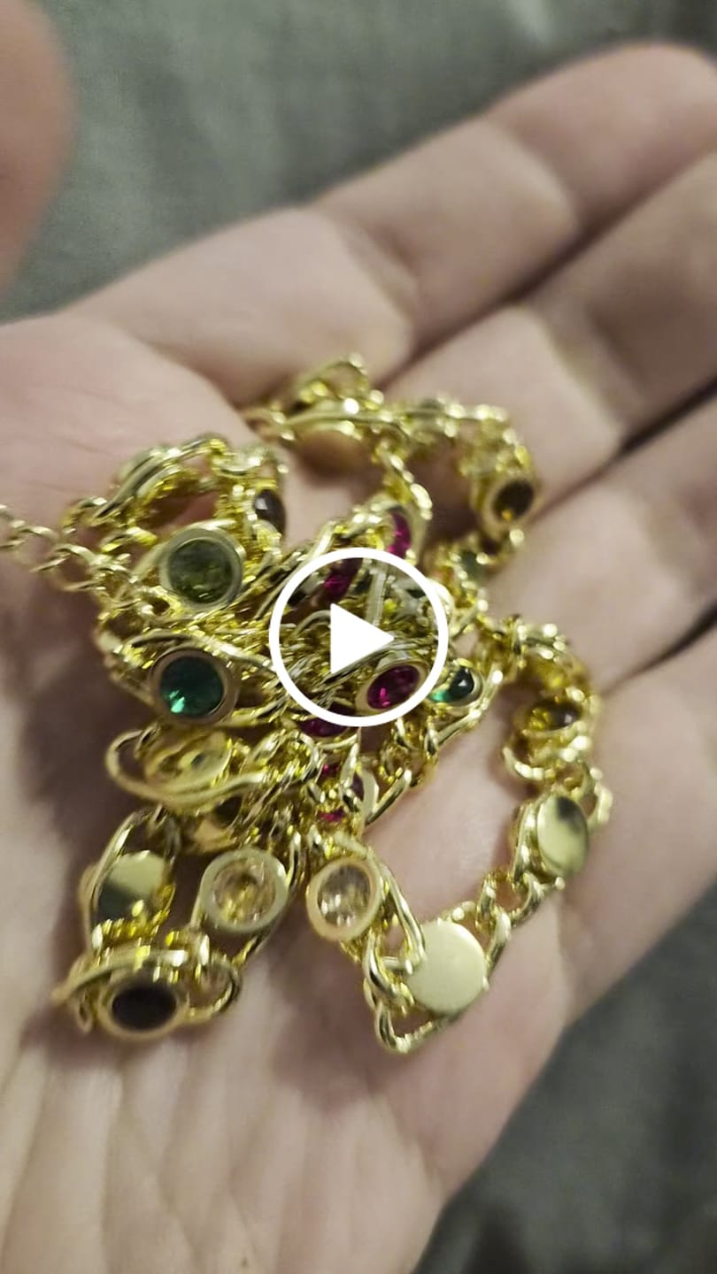 Customer video review of Colar Chloé Banhado em Ouro 18k