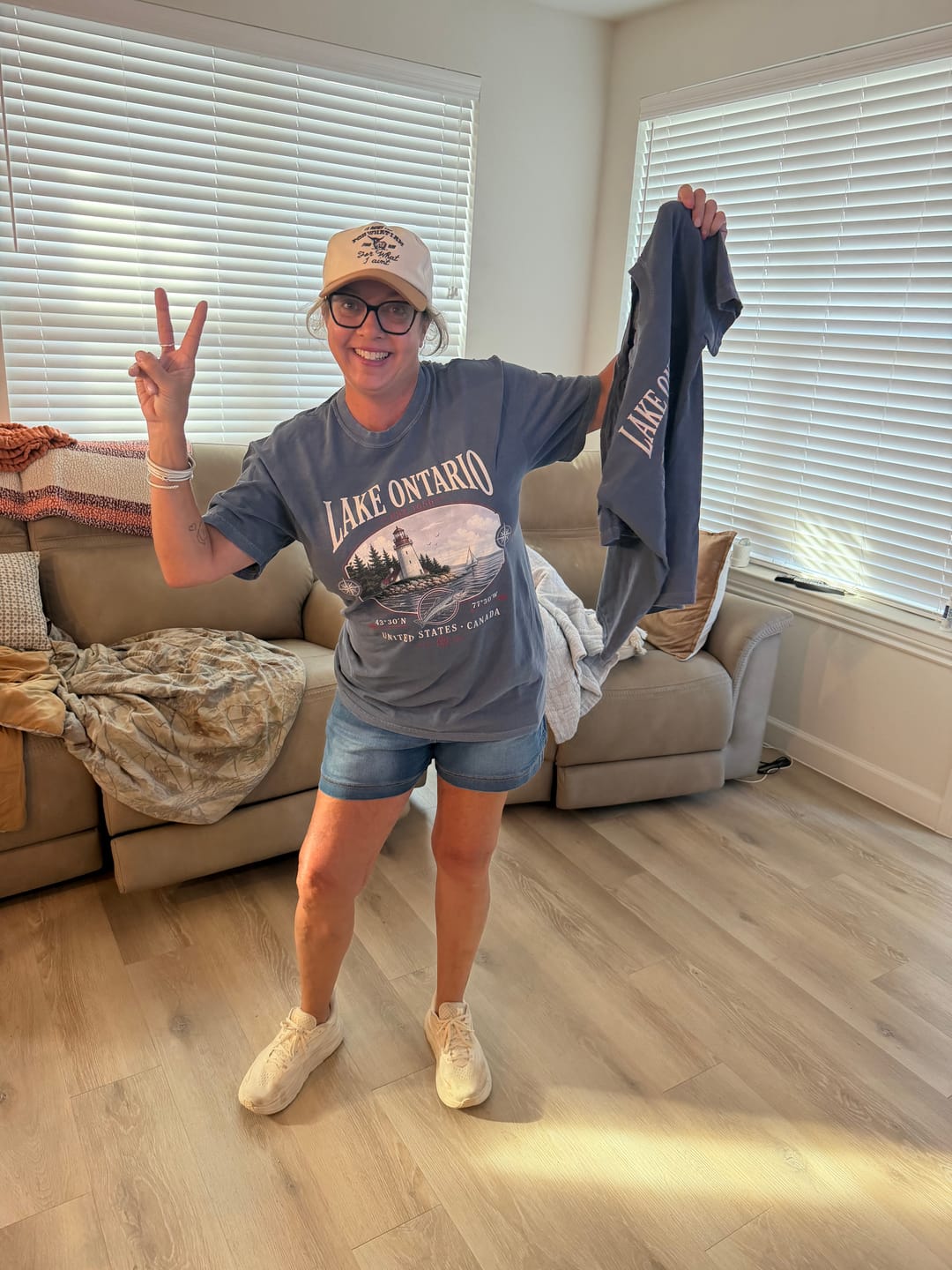Customer photo review of Lake Ontario Retro 90's T-Shirt