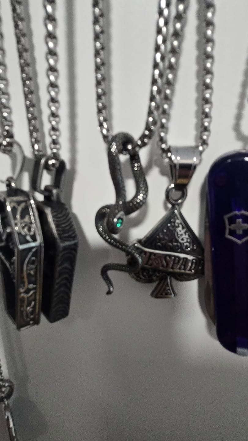 Customer photo review of VENOMOUS GRACE.