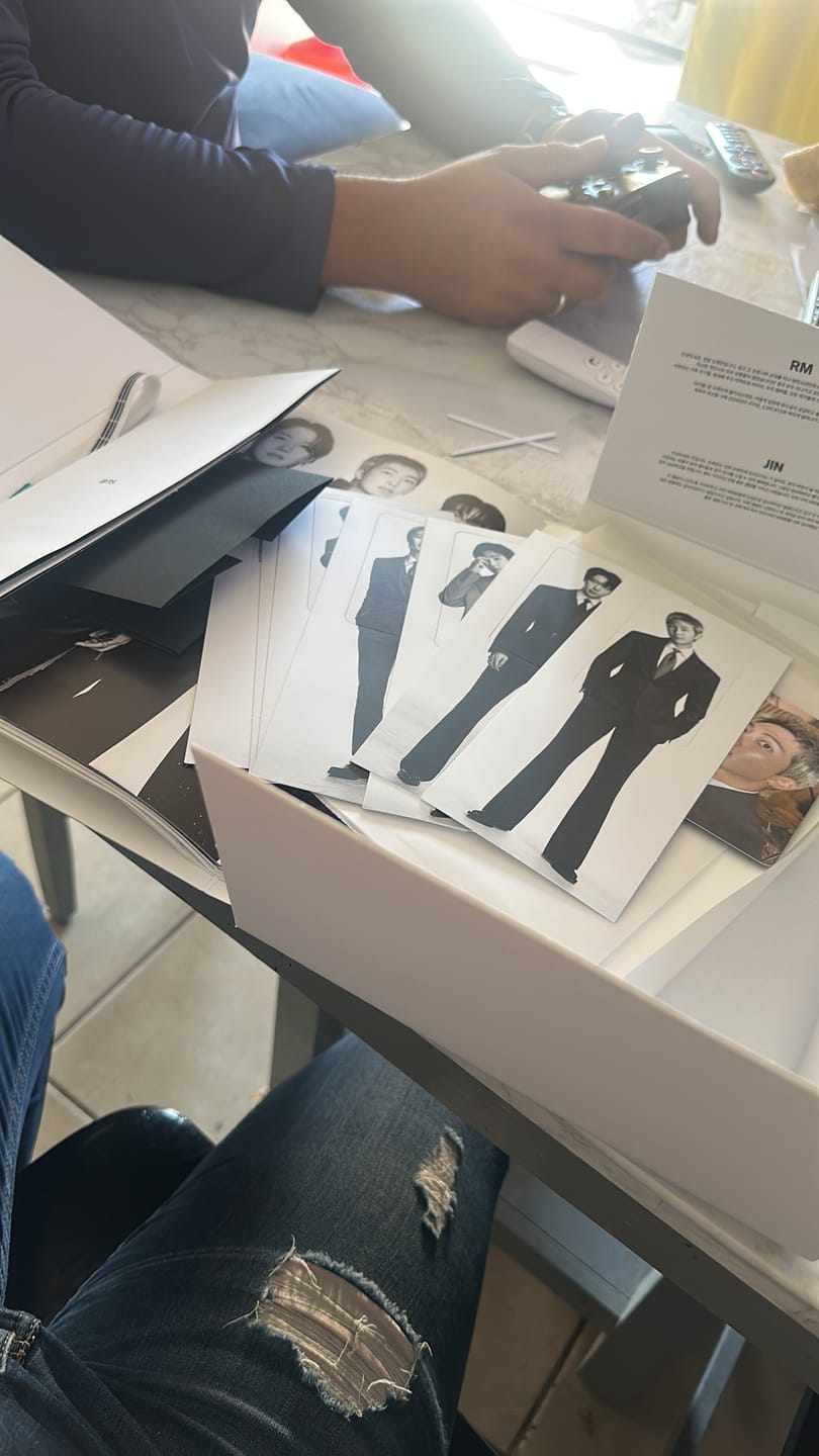 Customer photo review of BTS - ARIRANG 5TH ALBUM LIVING LEGEND VER