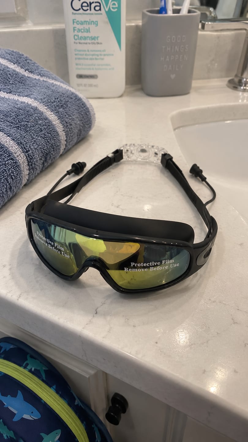 Customer photo review of Swimmi Kids Swim Goggles