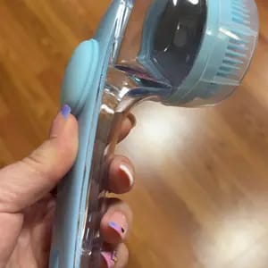 Customer photo review of Spazzola 2-in-1 per Bagno e Toelettatura con Dispenser Sapone