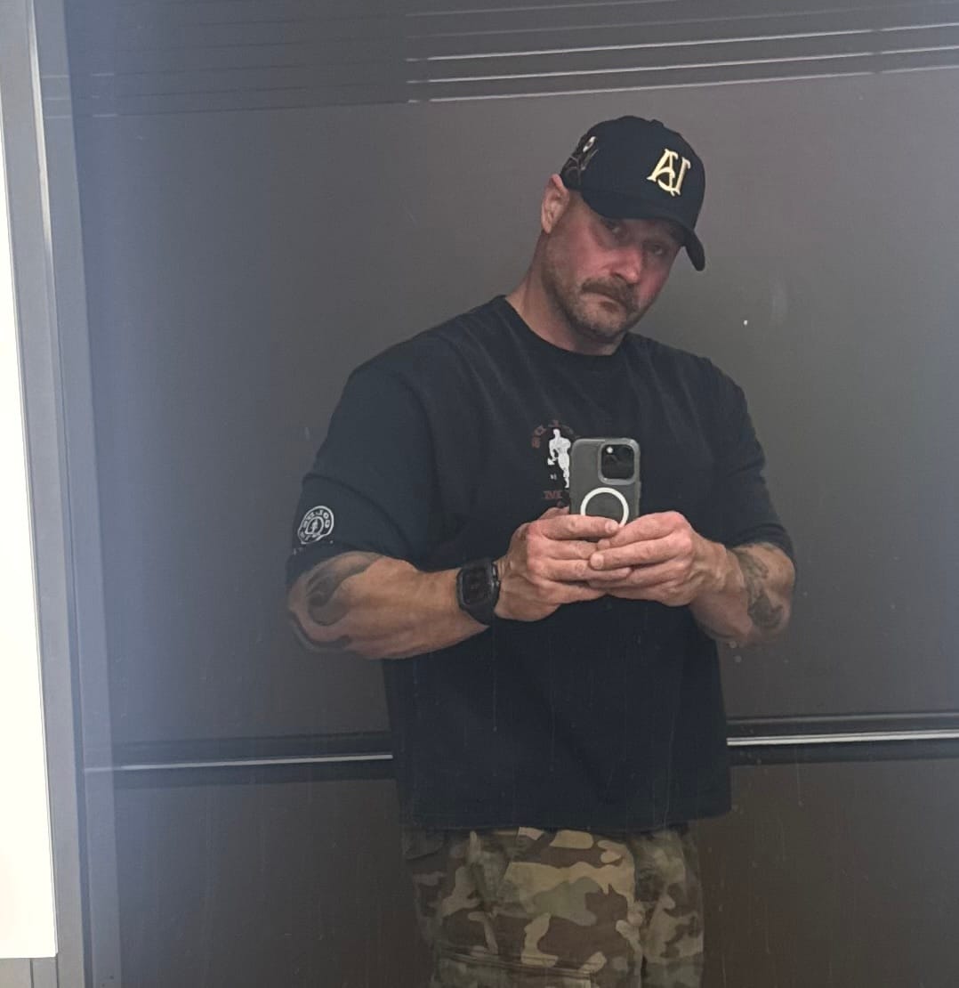 Customer photo review of 4002 - Golds Gym New Age Tees