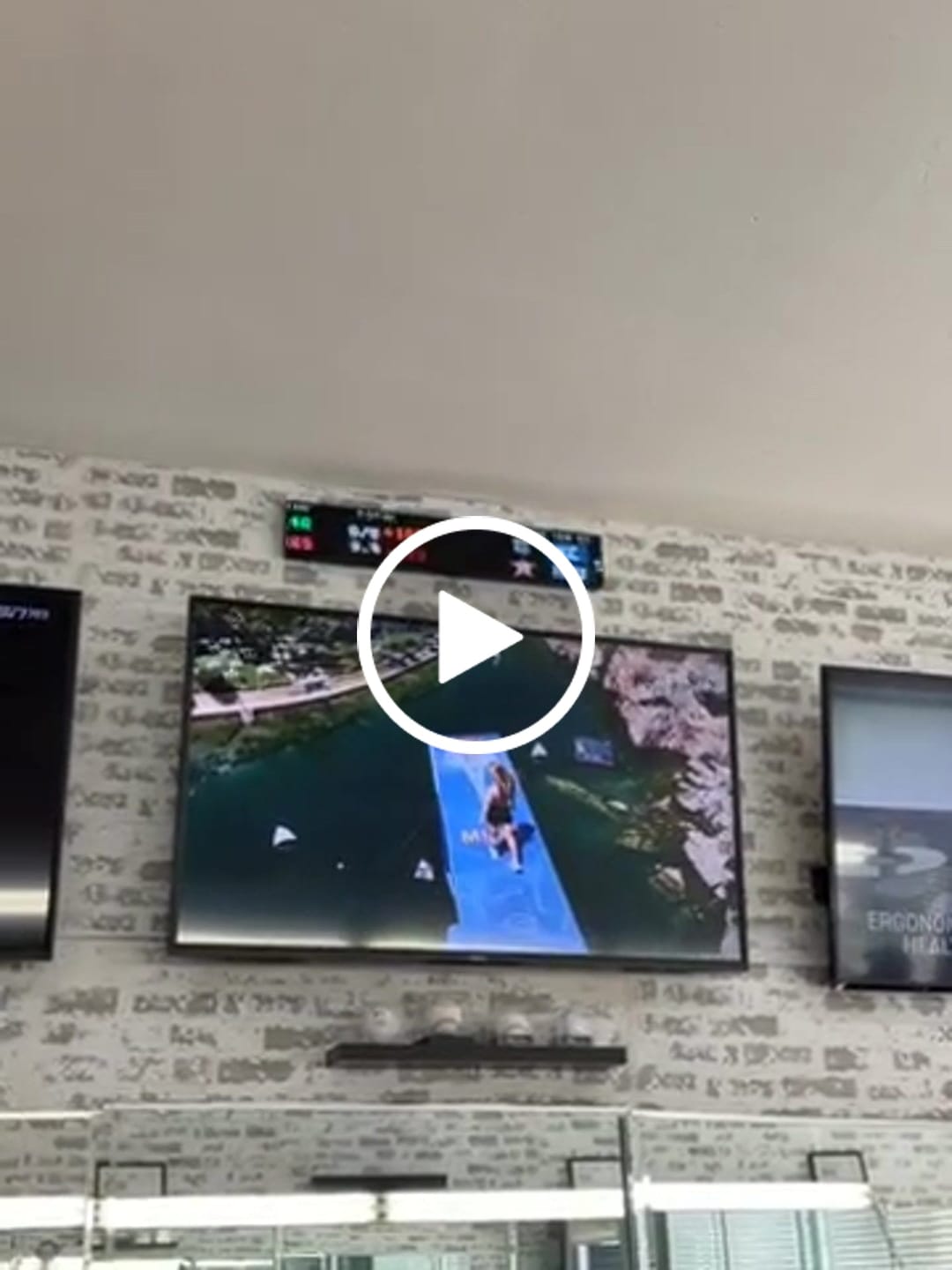 Customer video review of GLANCE Scroll
