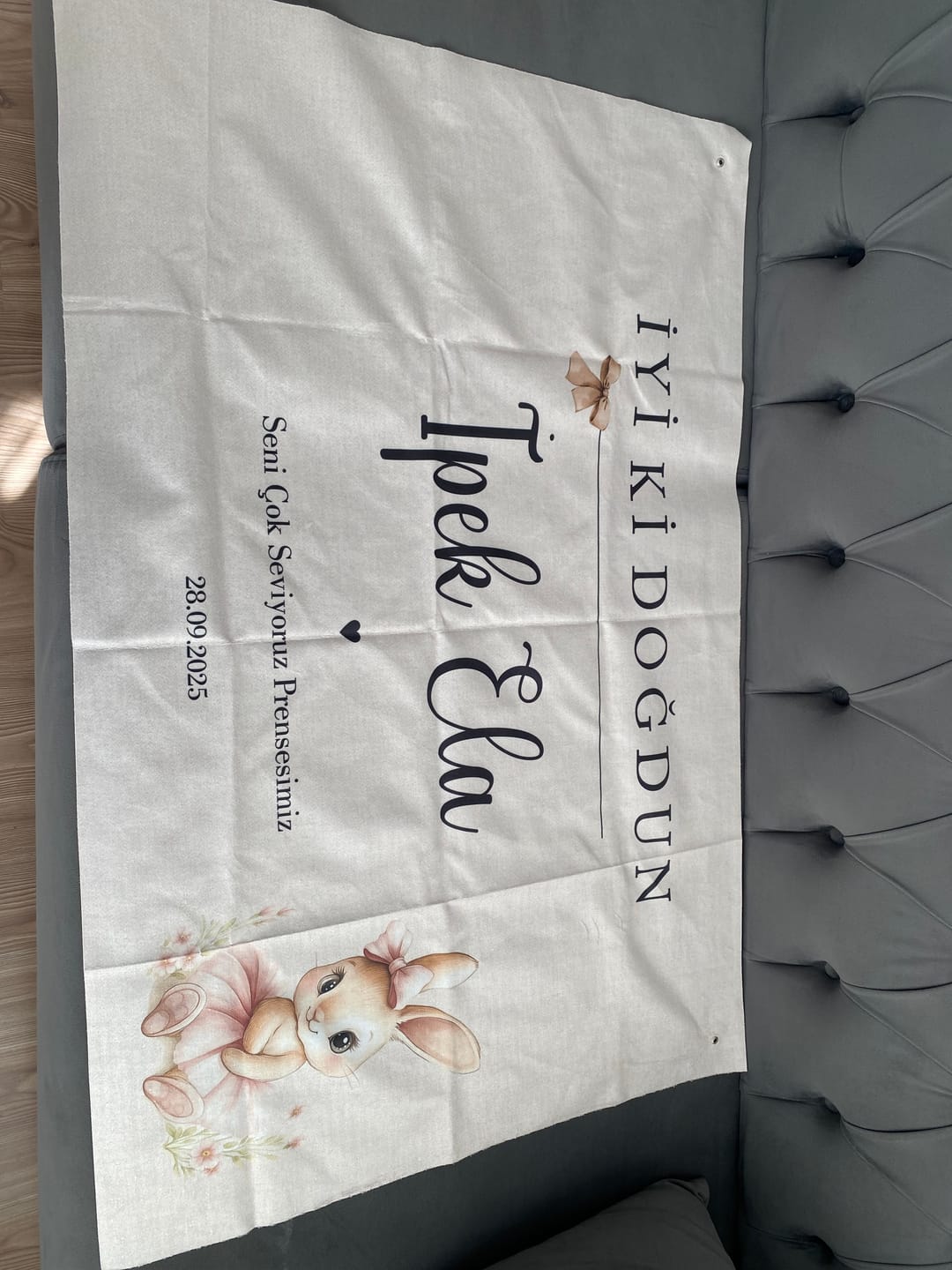 Customer photo review of Kişiselleştirilebilir Kız Tavşan Figürlü Doğum Günü Örtüsü (#126)