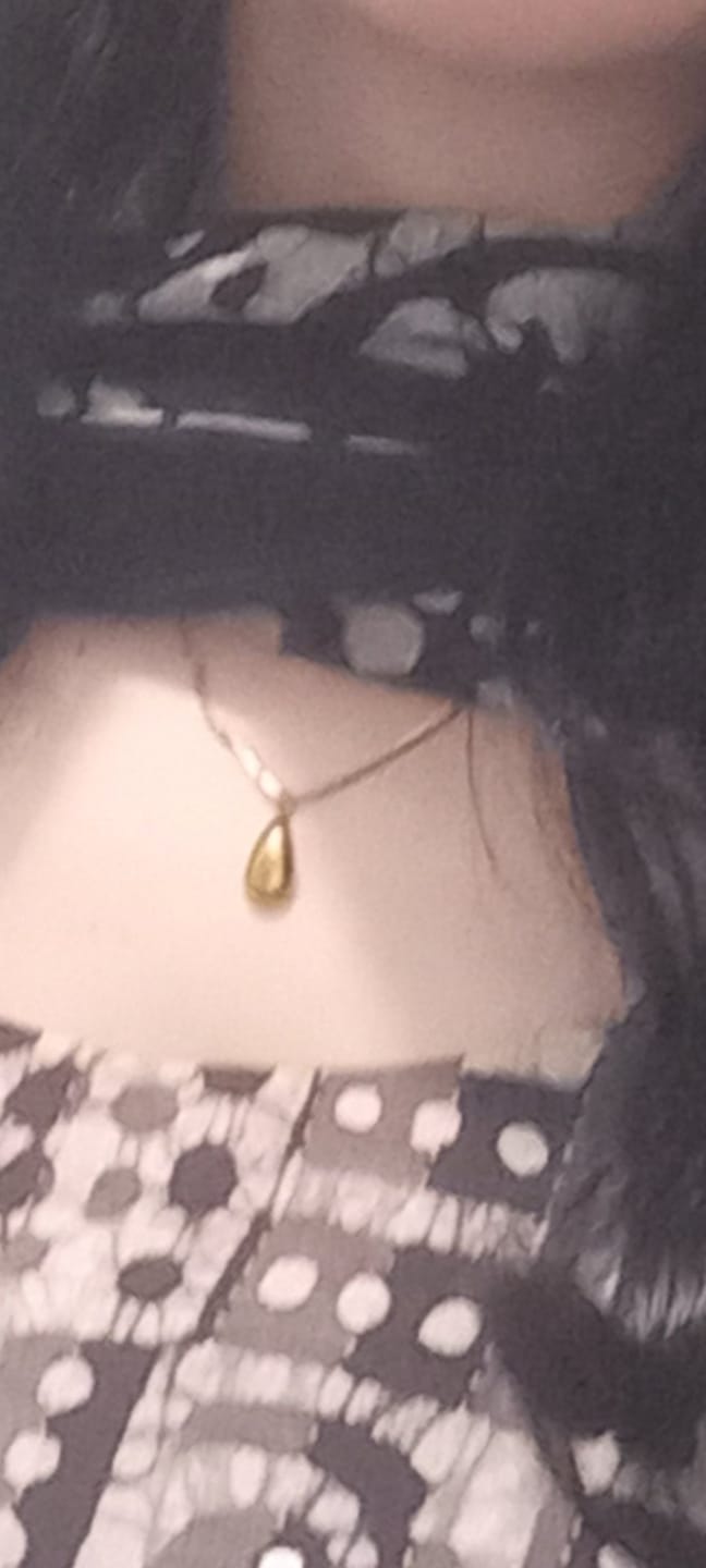 Customer photo review of Solid Waterdrop Pendant Necklace