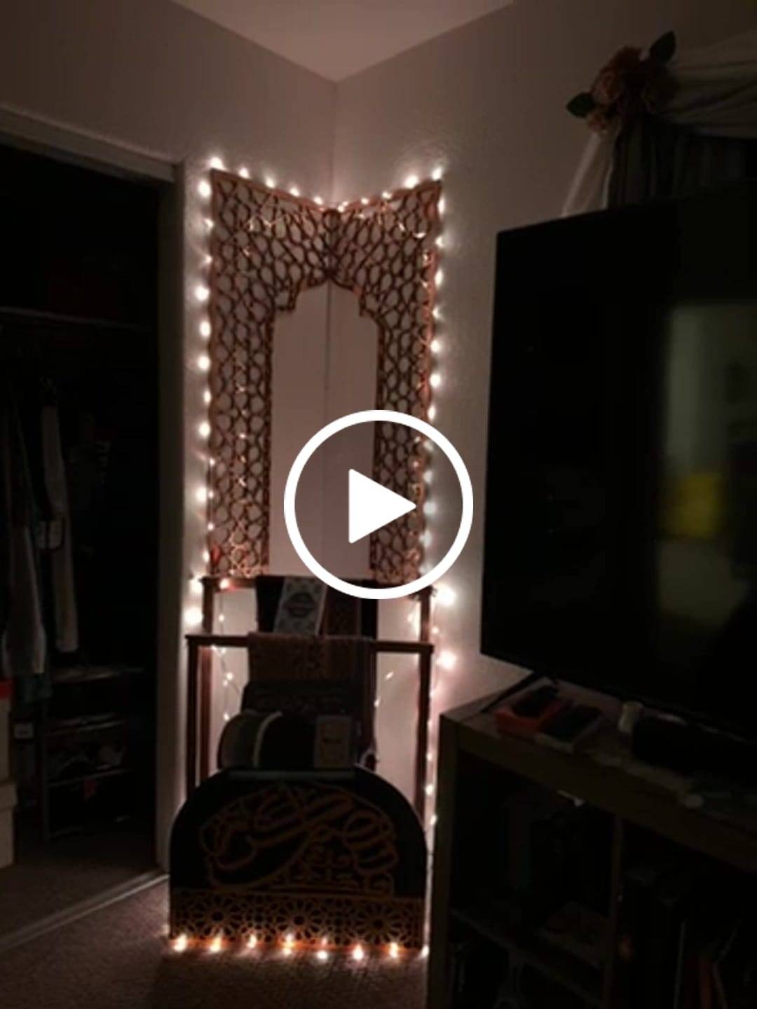 Customer video review of Wooden Mihrab Prayer Room Decor - Spiritual Islamic Wall Arts for Home