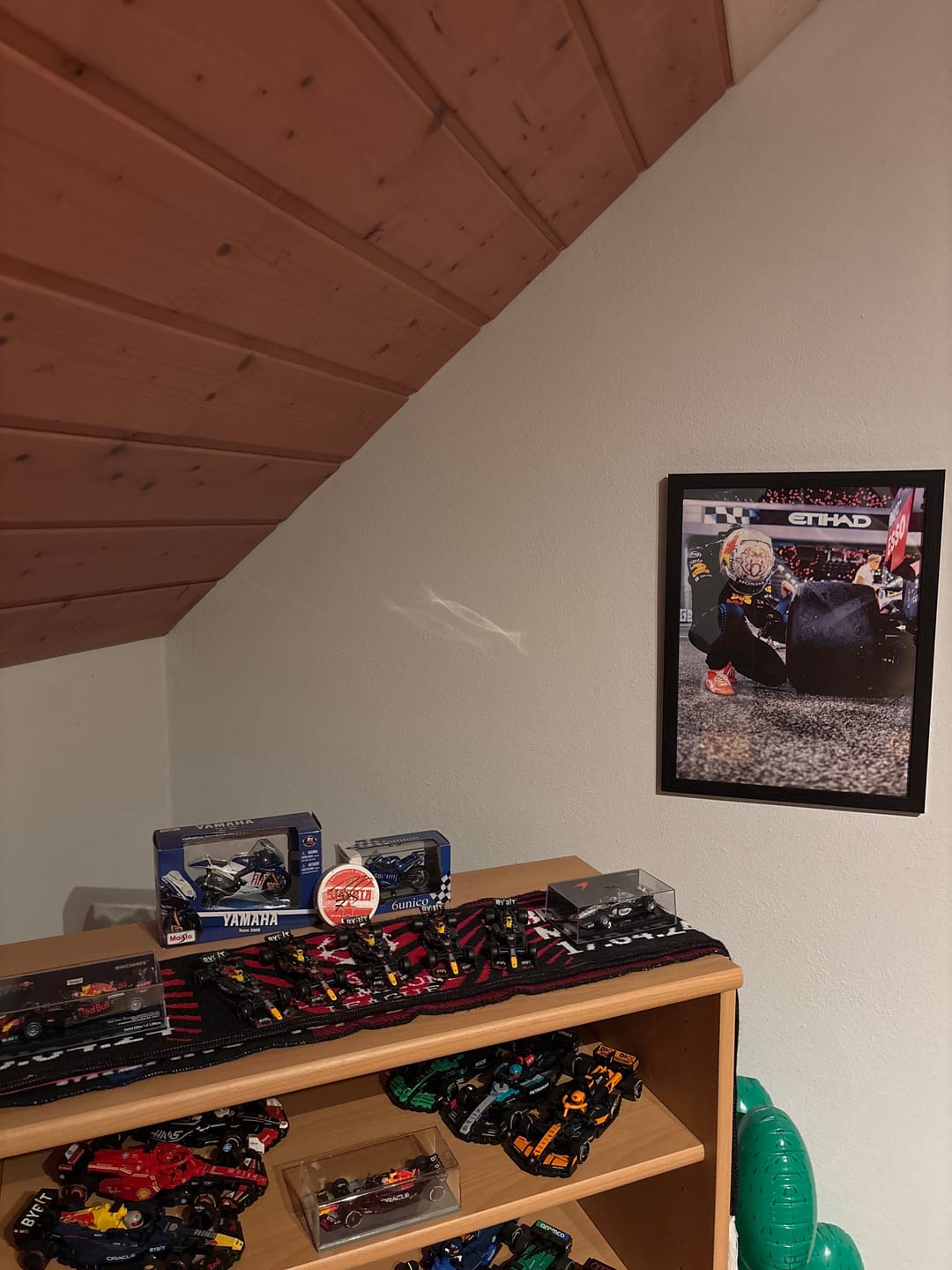 Customer photo review of Max Verstappen Wins 4th F1 World Championship Knee - Gallery