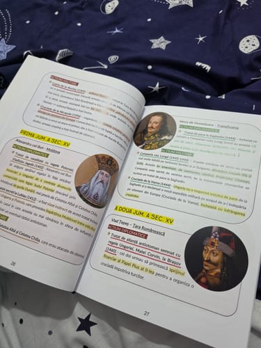 Reviewer's Carte Istorie Bacalaureat Bacademia open on a page with historical illustrations and text.