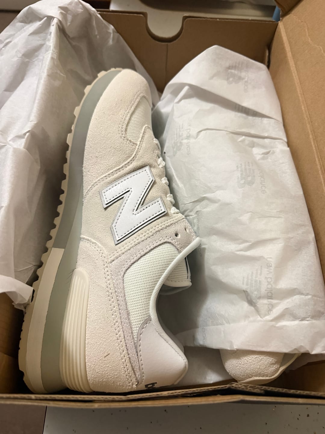 Customer photo review of New Balance Unisex-Adult 574 Sneaker U5742SP-D  Angora/Nb 103 White