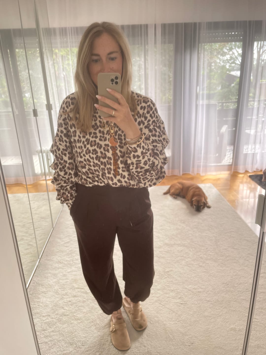 Customer photo review of Butterstoff Pullover mit Crinkle Arm creme leo