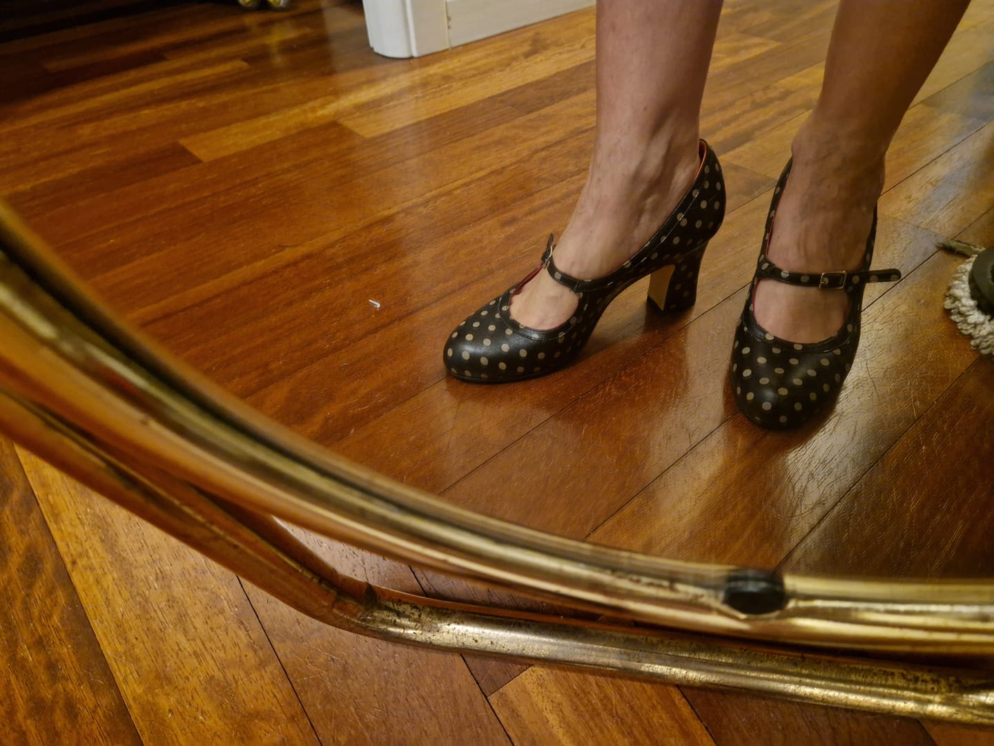 Customer photo review of Akira Black mary jane in nappa nera e pois beige tacco 7.5 artigianale marchigiana