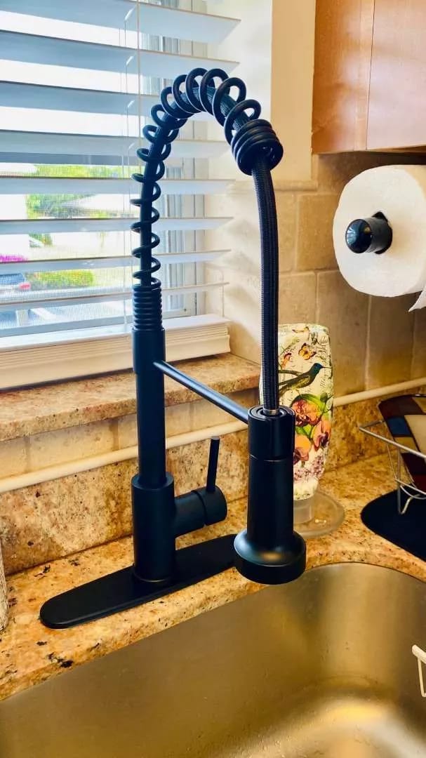 Customer photo review of Halmstad – Pull-Out Single-Handle Stainless Steel Kitchen Faucet