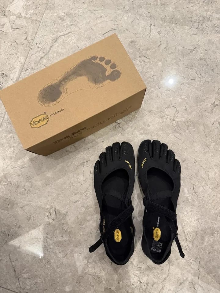 Customer photo review of Five Toe Shoes