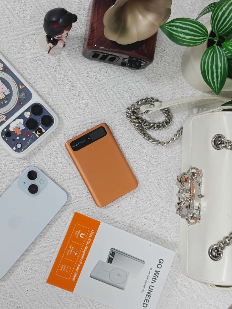 Customer photo review of Smart LED Cat Screen Wireless Powerbank