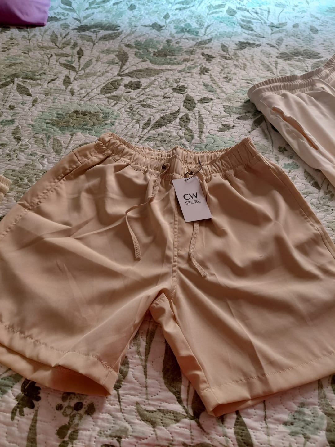 Customer photo review of Shorts Masculino Microfibra Bege