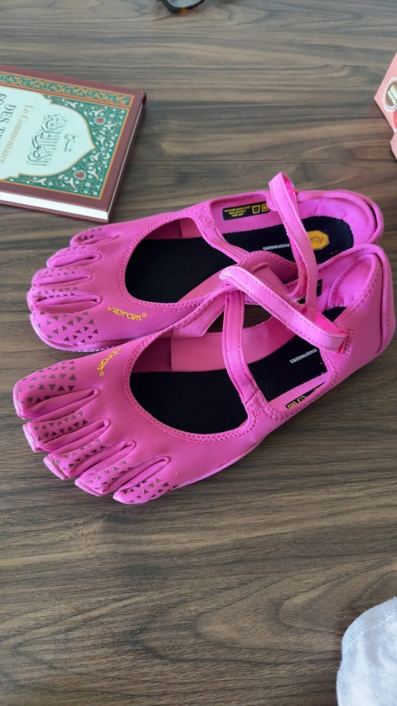 Customer photo review of Five Toe Shoes
