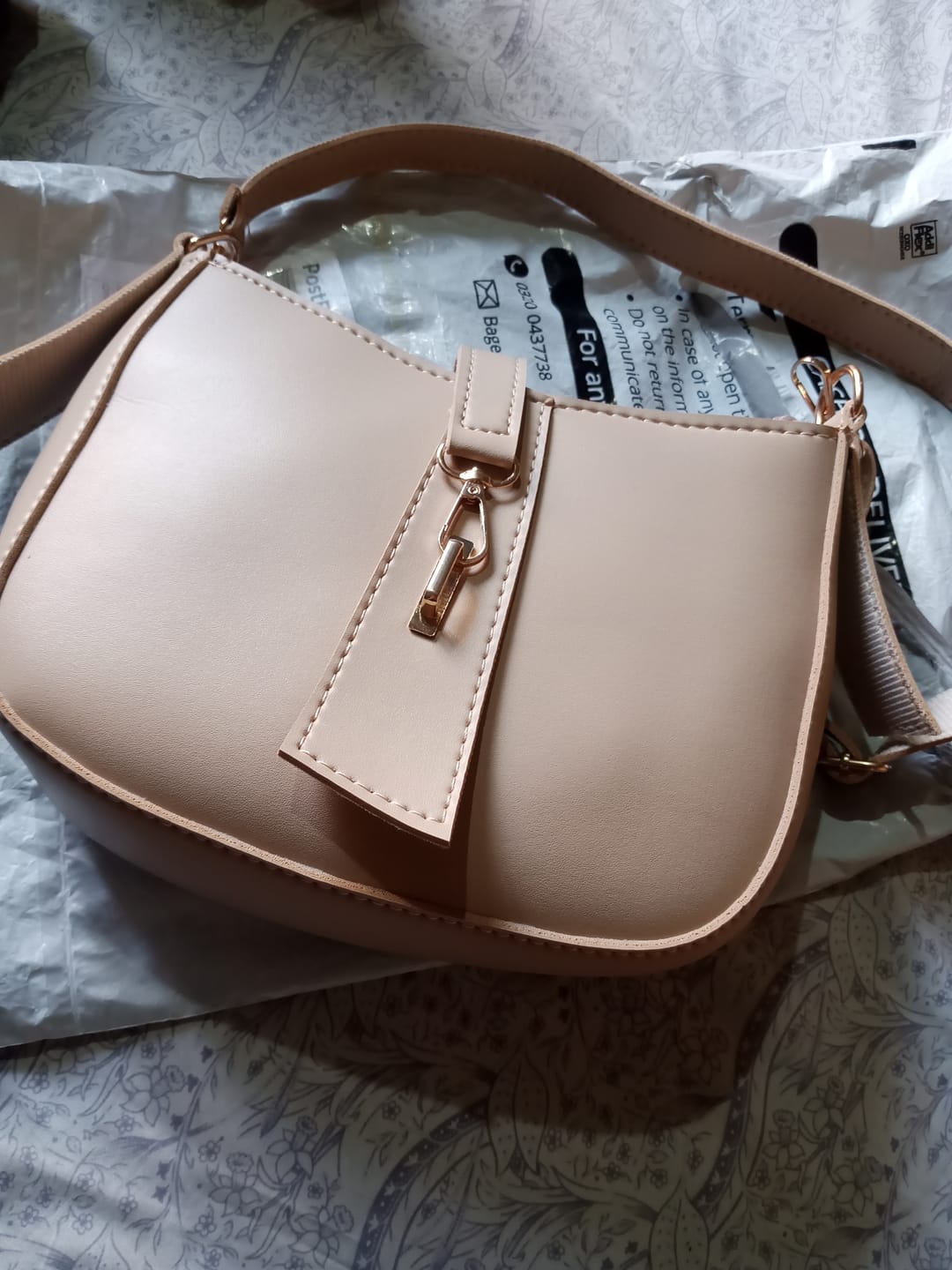 Customer photo review of Vogue - Crossbody - Beige