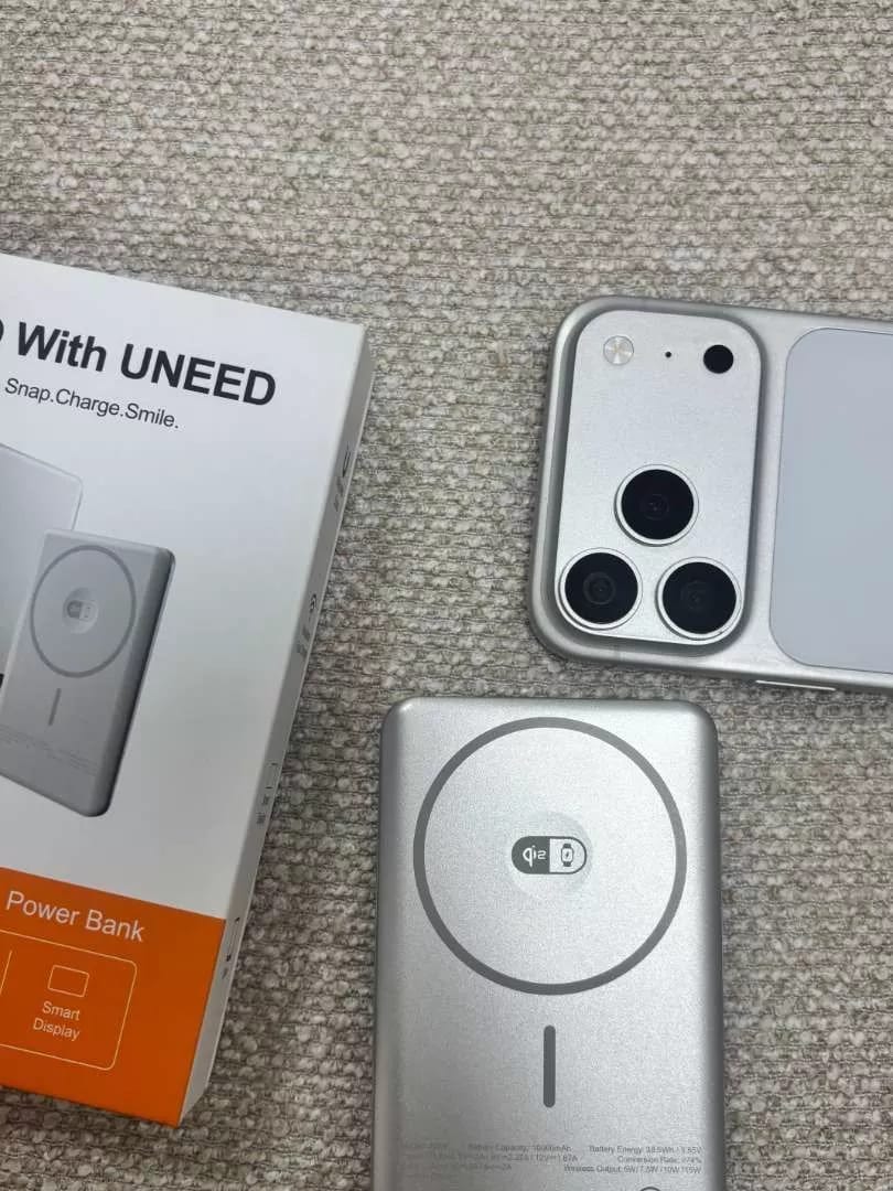 Customer photo review of Smart LED Cat Screen Wireless Powerbank
