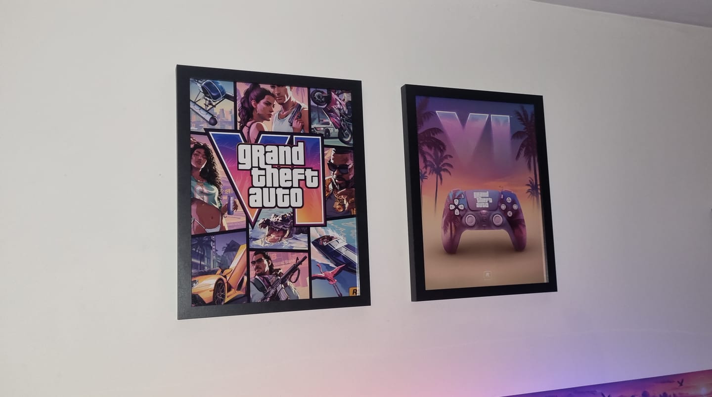 Customer photo review of Poster Grand Theft Auto VI – Jacket Cover Encadré