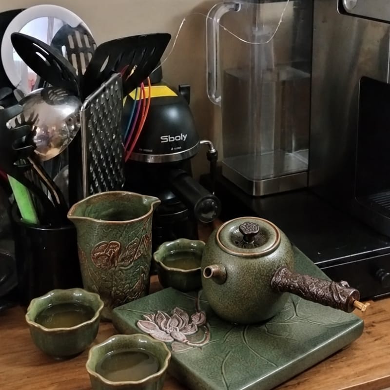 Customer photo review of Takumi Lotus Side Grip Kung Fu Teapot Set