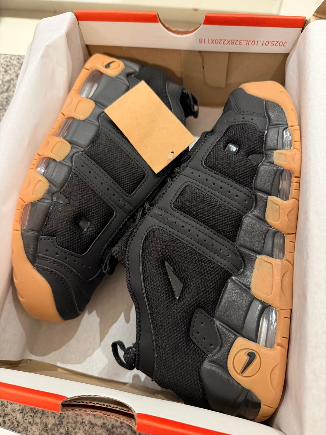 Customer photo review of Tenis Nike Air More Uptempo Negro Suela Gum