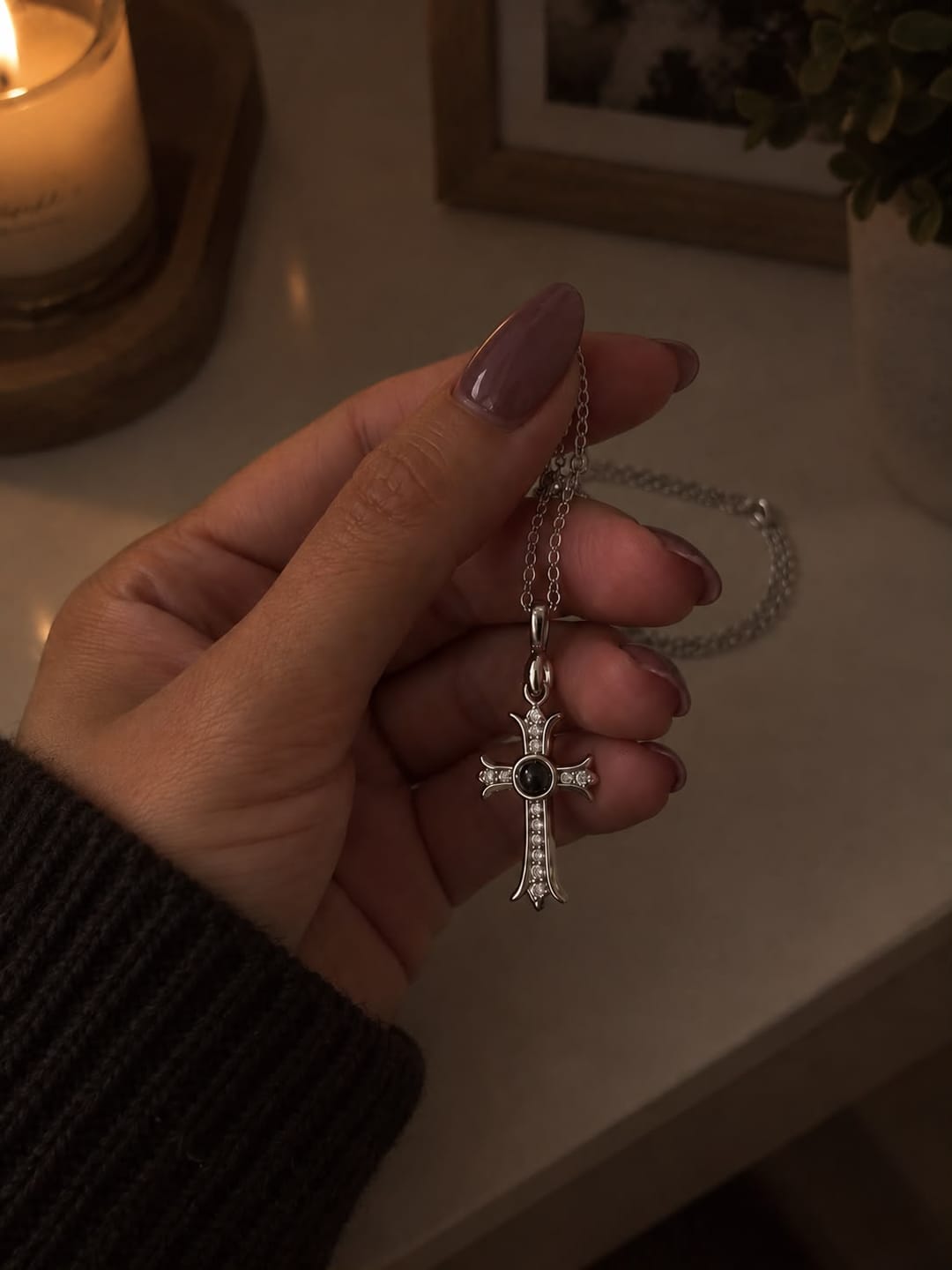 Customer photo review of Collar de Cruz Personalizado