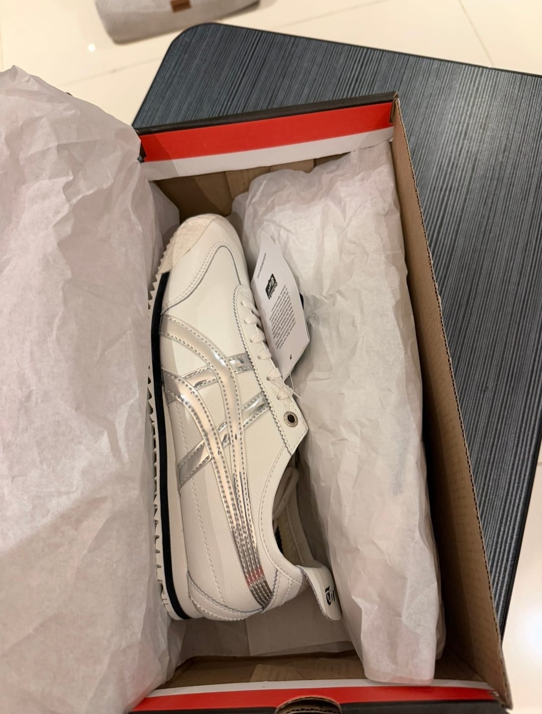 Customer photo review of Onitsuka Tiger Mexico 66 Beige Plata Retro