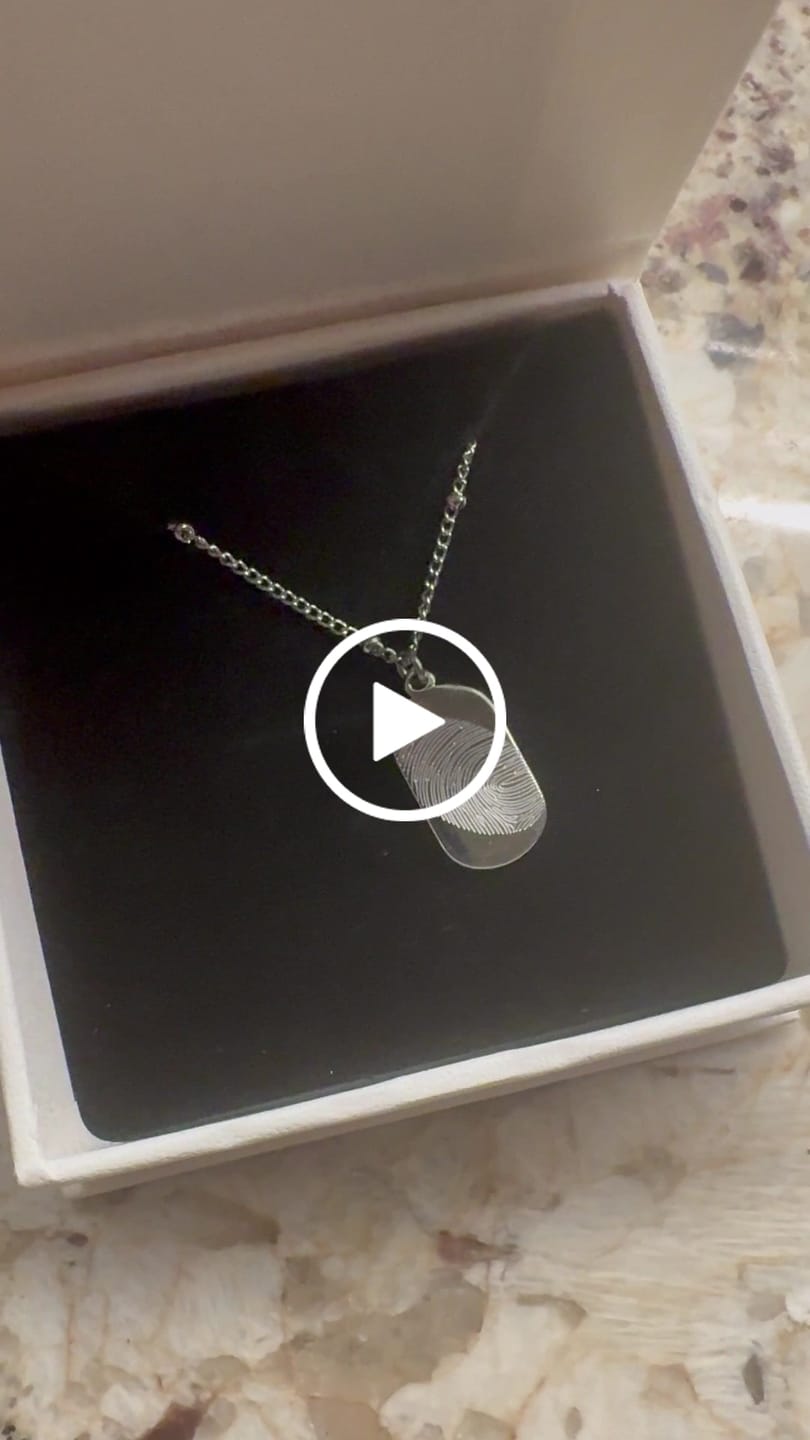 Customer video review of Fingerabdruck Halskette