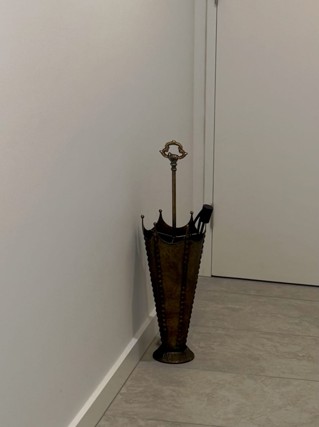 Customer photo review of Louna French Provincial Umbrella Stand, Crown Top, Antique Gold Metal