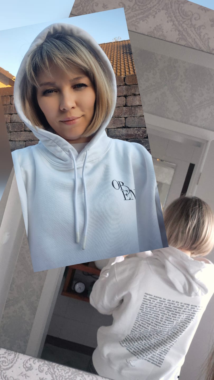 Customer photo review of Frauen Premium Hoodie "Affirmationen von OBEN"