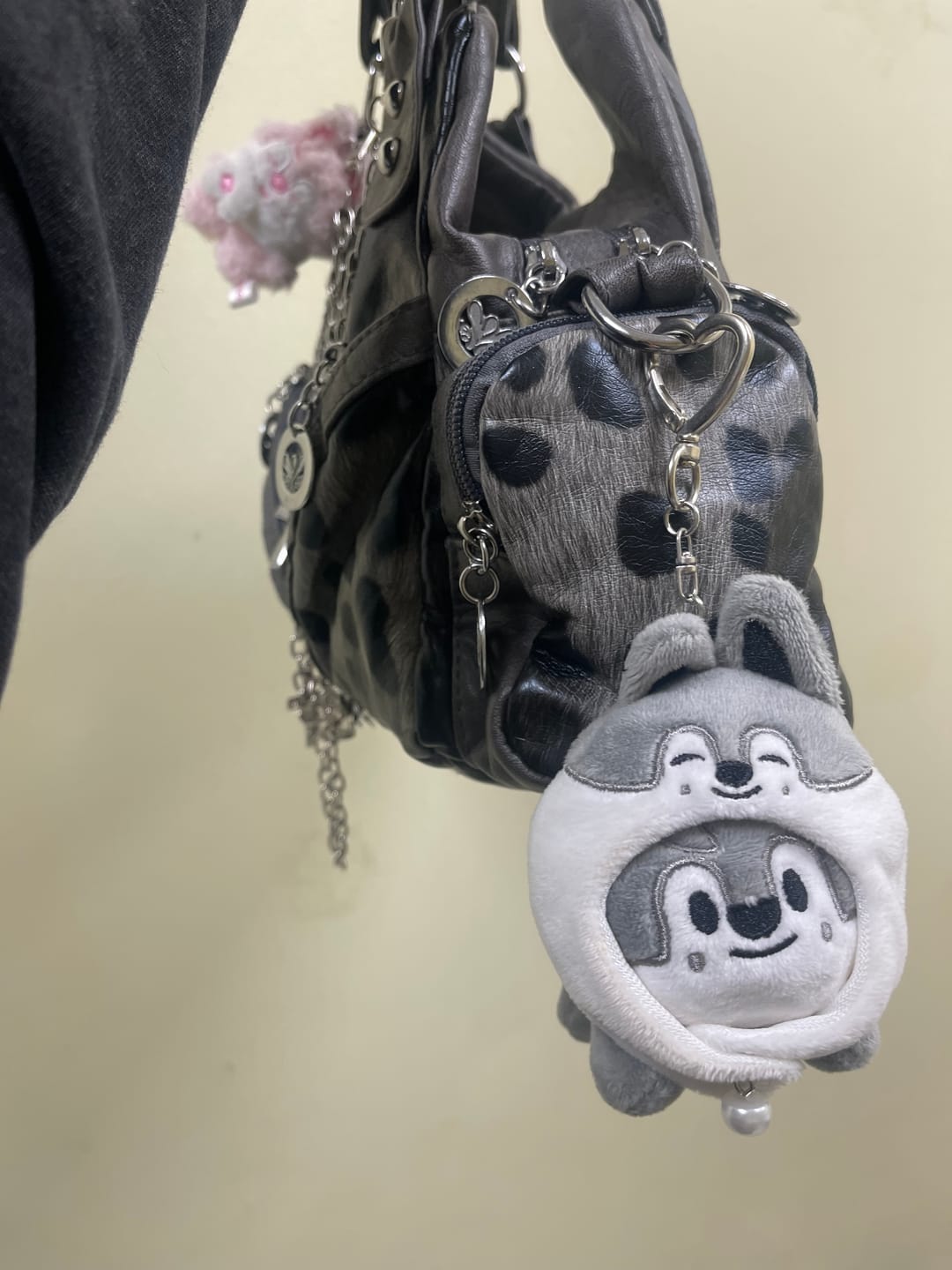 Customer photo review of SKZ dominATE:celebrATE Lying Keyring
