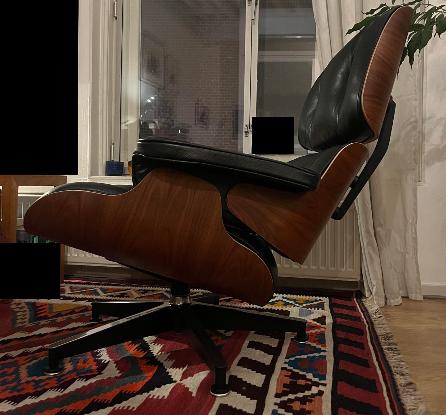 Customer photo review of Ensemble Lounge Chair & Repose-Pieds – Finition Cuir Élégante